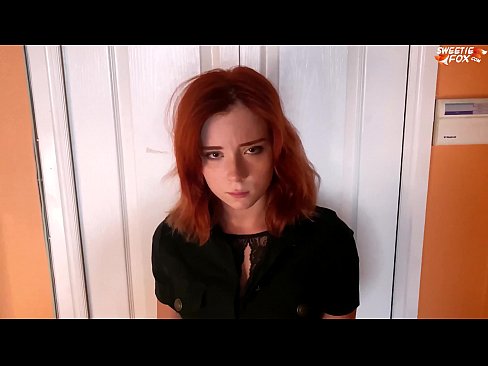 ❤️ Un agent de sécurité punit une jolie femme pour un vol à l'étalage - Cum In Mouth Salopes at us ❤