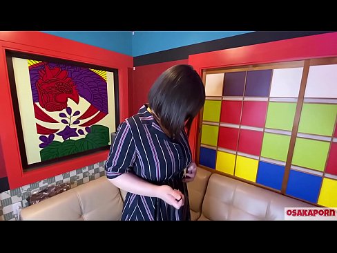 ❤️ Une jolie Japonaise aux gros seins se masturbe avec des jouets sexuels et a un orgasme. Elle parle dans une interview de son expérience de la baise. Gros seins et chatte poilue gémissant bruyamment. Osakaporn Salopes at us ❤
