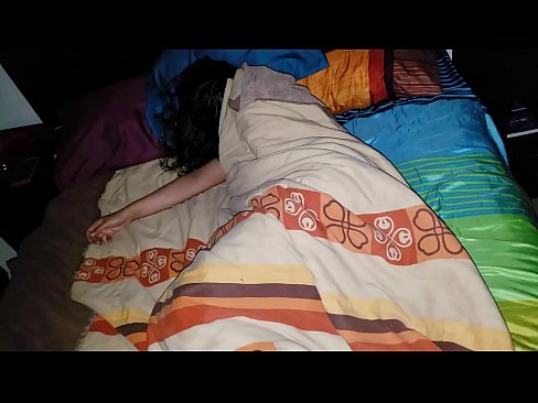 ❤️ Beau-fils réprimandant sa jeune belle-mère pendant qu'elle dort. Salopes at us ❤
